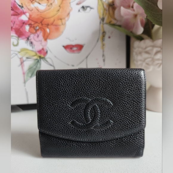 CHANEL CC Logo Caviar Skin Bifold Wallet - Picture 1 of 7